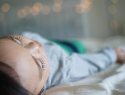 Penanganan Batuk Anak dan Napas ‘Bunyi’ yang Efektif