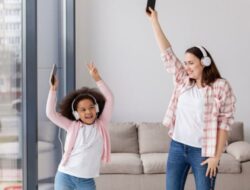 4 Cara Kembangkan Imajinasi Anak dengan Aktivitas Rumah