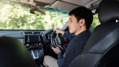 8 Tips Eco Driving Hemat BBM: Teknik Berkendara Efisien
