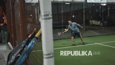 Cara Cegah Cedera Saat Berolahraga Padel dan Yoga: Tips Dokter