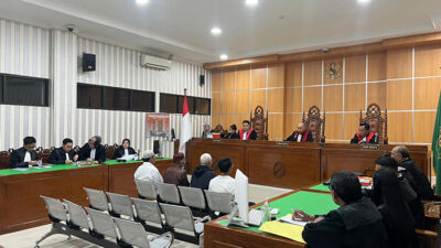 Rangkaian Sidang Dakwaan 4 Terdakwa Korupsi Perusda BKS