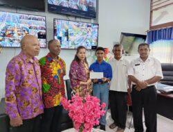 Senator Lalita Salurkan Beasiswa untuk Siswa Papua Berprestasi
