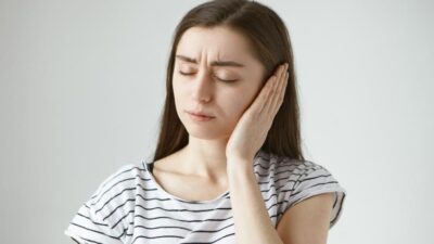 Tips Jaga Pendengaran dari Dokter THT: Aturan 60-60 dan Bersihkan Telinga