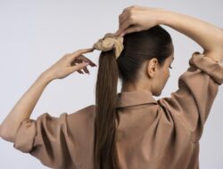 Penting! Bahaya Nguncir Rambut Basah untuk Kesehatan Mahkota