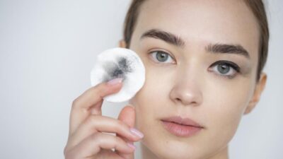 Manfaat dan Risiko Double Cleansing: Panduan Lengkap