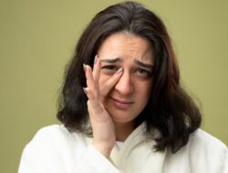 9 Tips Menghilangkan Kantung Mata Secara Alami