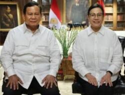 Prabowo Terbang ke China dan Pecat Sri Mulyani: Agenda Sosialisasi?